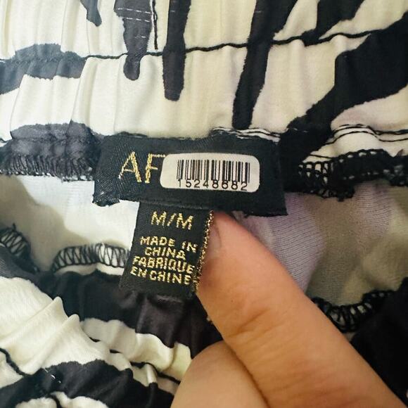 AFRM Wrenn Black White Zebra Polyester Tie Waist Loose Fit Shorts Size Medium - Picture 4 of 9
